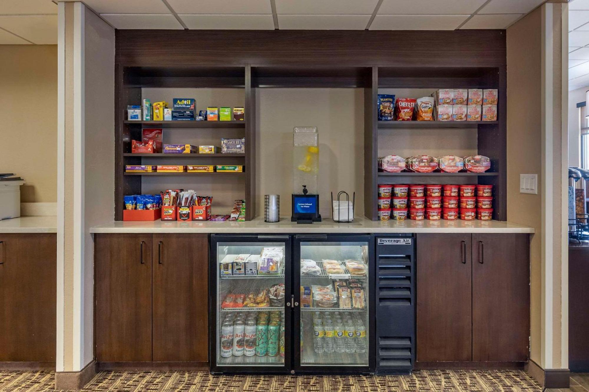 Comfort Inn & Suites Gateway To Glacier National Park Shelby Extérieur photo