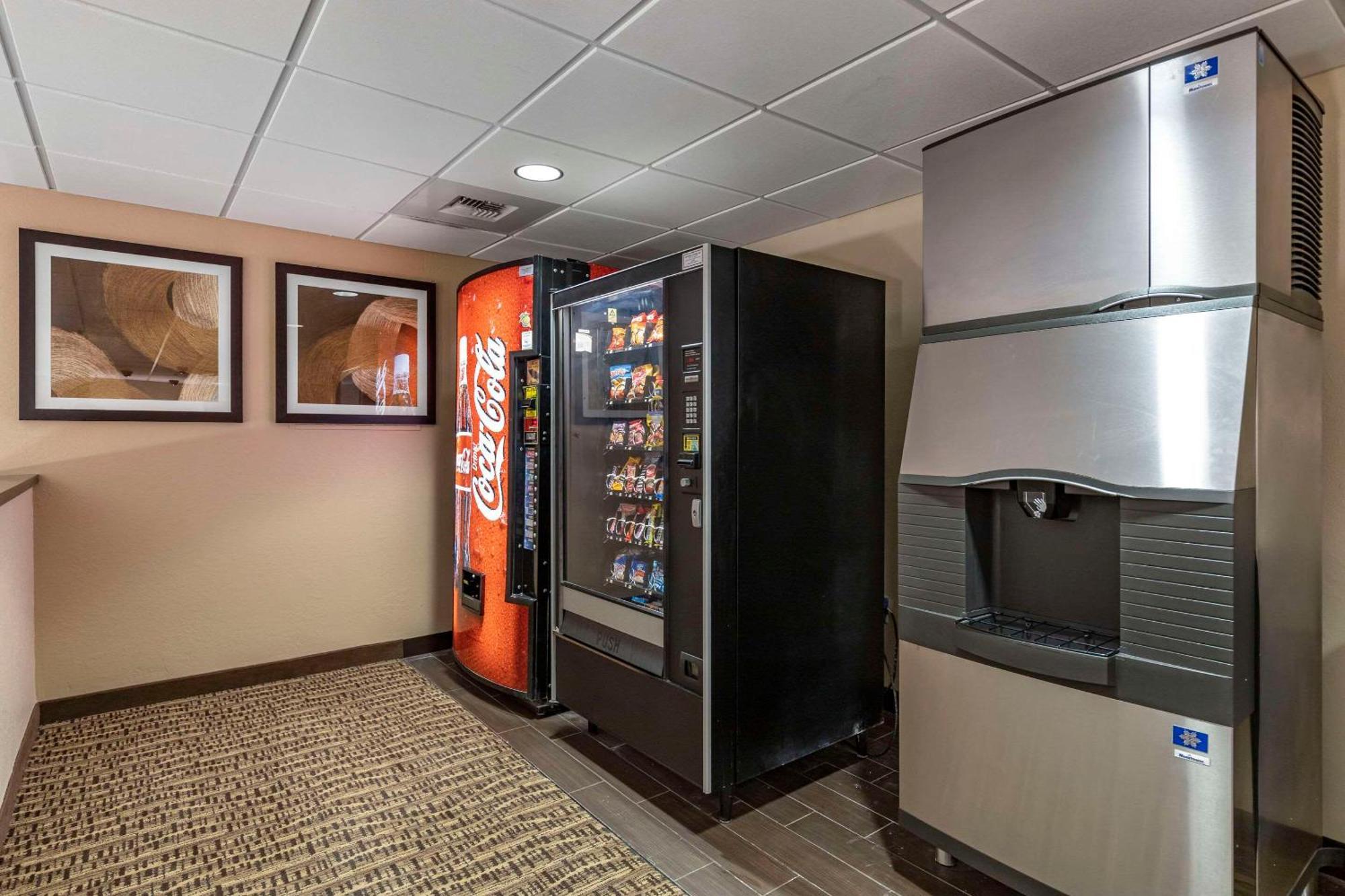 Comfort Inn & Suites Gateway To Glacier National Park Shelby Extérieur photo