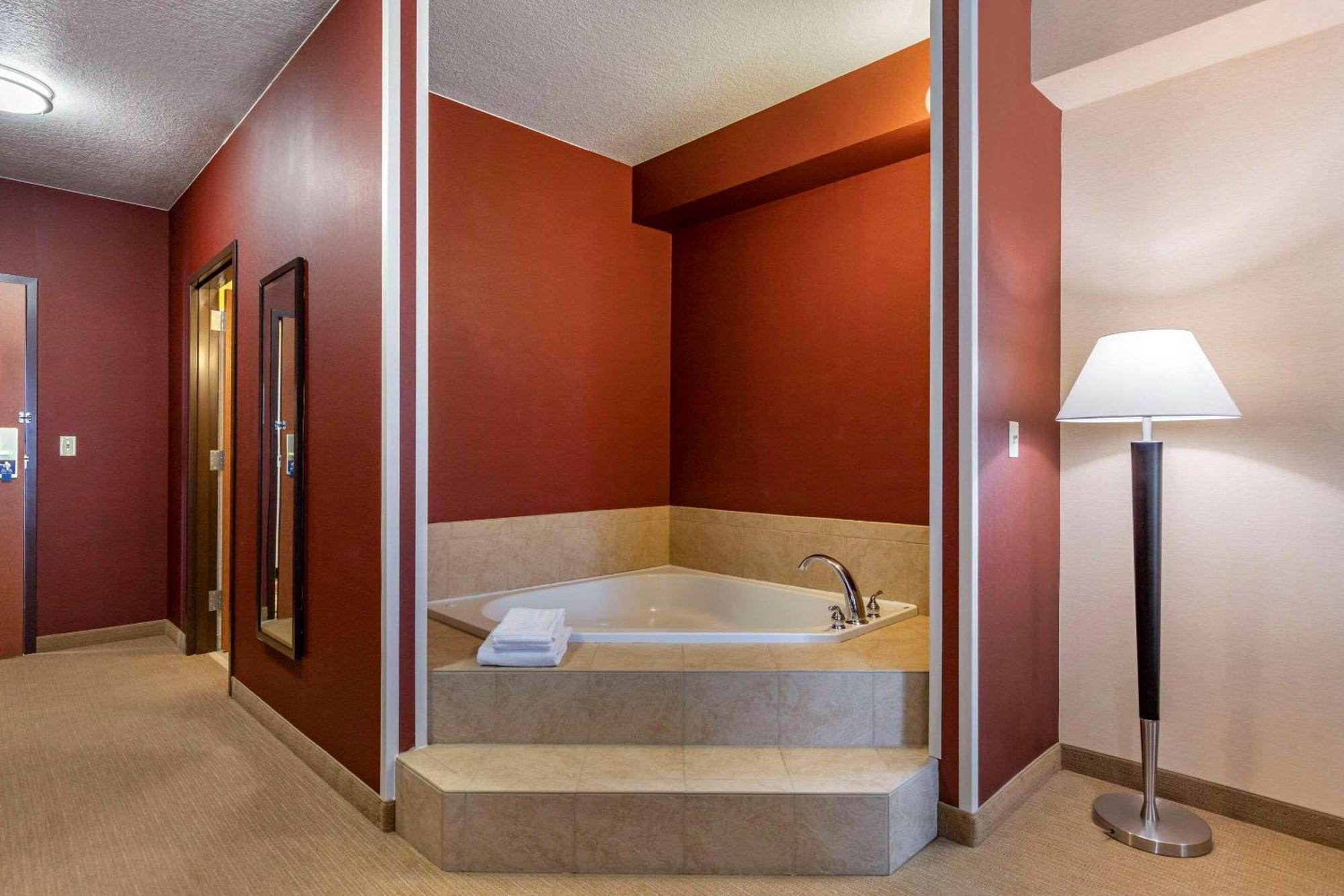 Comfort Inn & Suites Gateway To Glacier National Park Shelby Extérieur photo
